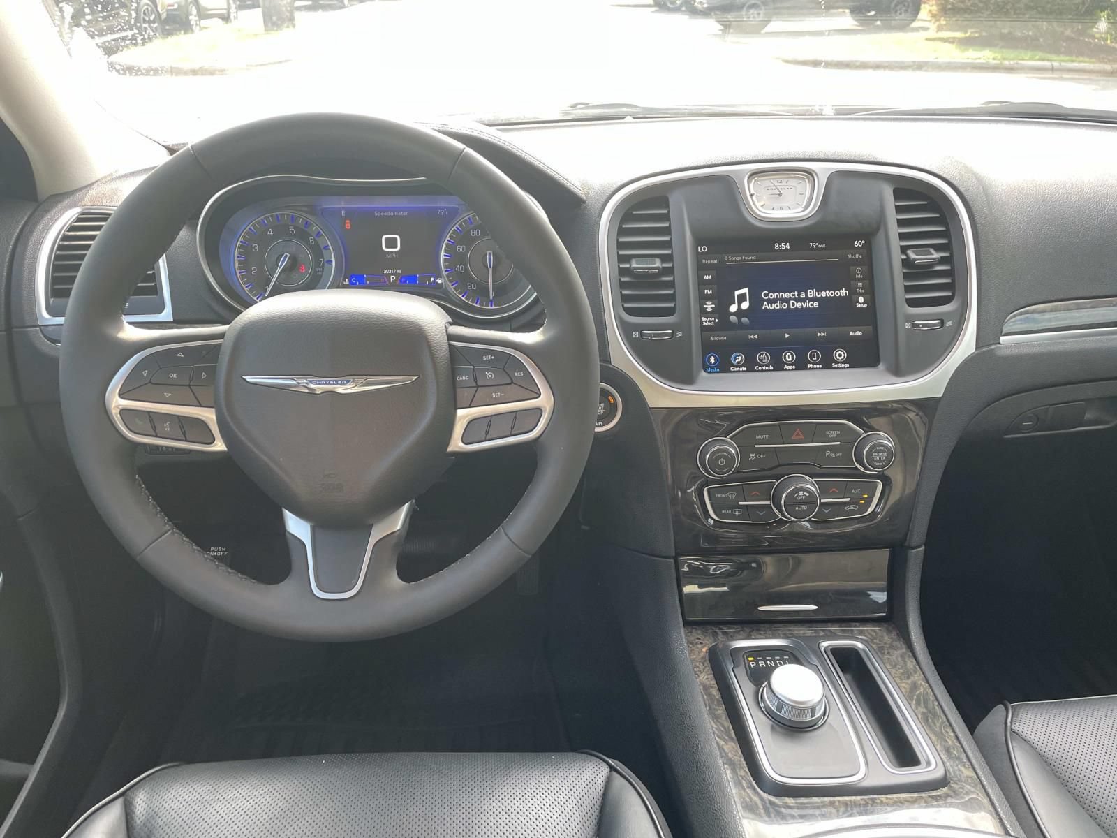 Used 2023 Chrysler 300 Touring L w/ Comfort Group RWD image 13