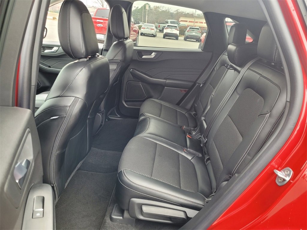 Used 2025 Ford Escape SE image 6