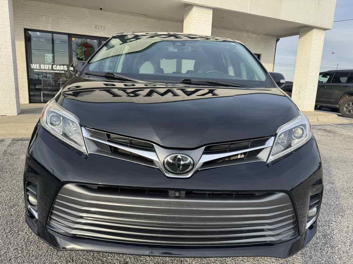 Used 2020 Toyota Sienna Limited Premium w/ Carpet Mat Package AWD/4WD image 39