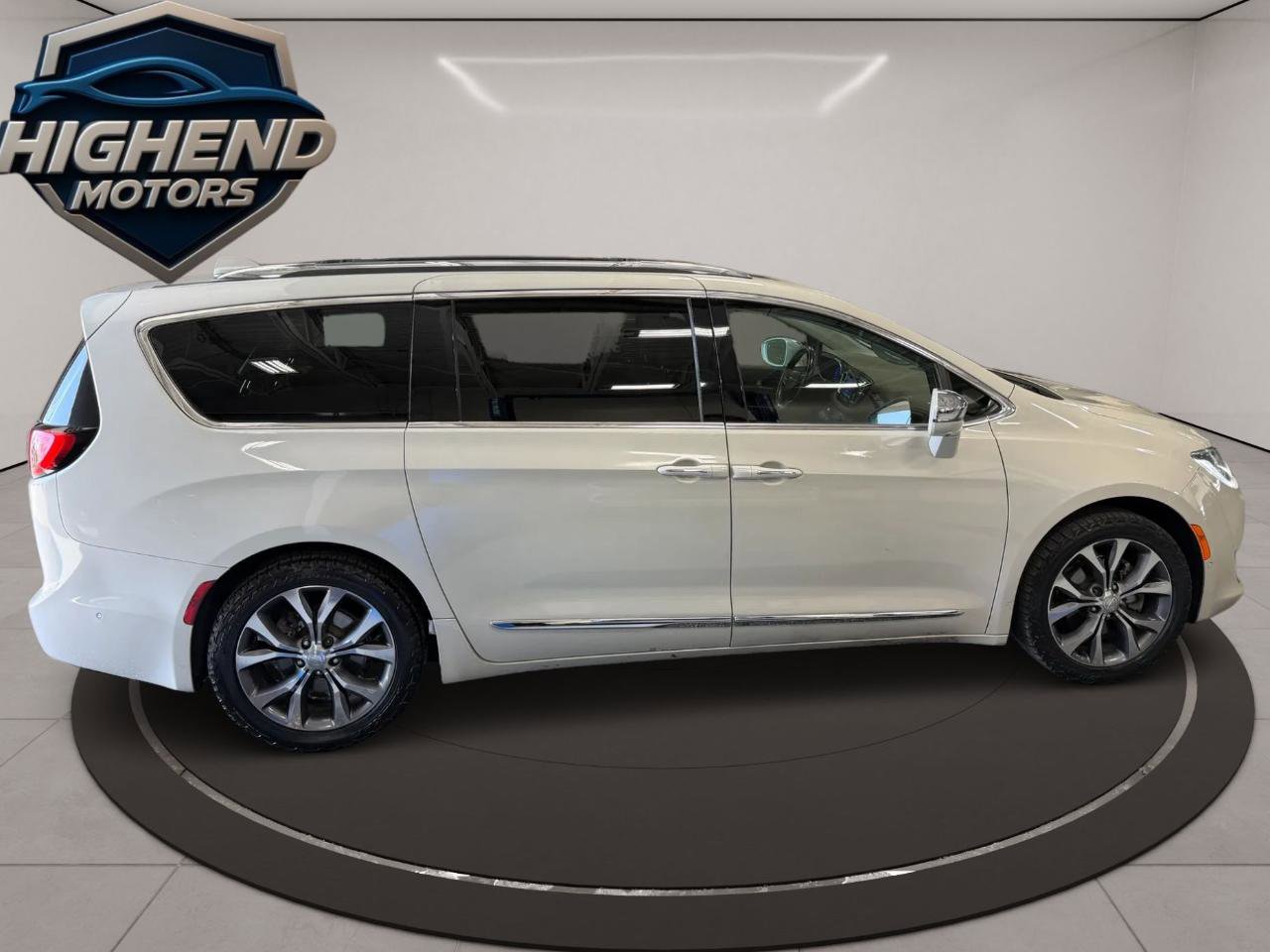Used 2017 Chrysler Pacifica Limited FWD image 6