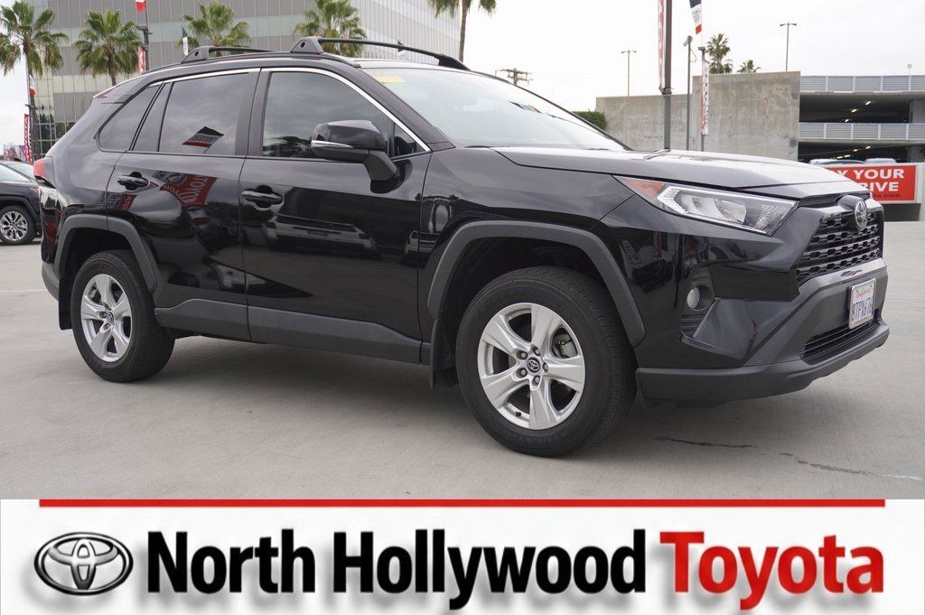 Used 2020 Toyota RAV4 XLE image 1