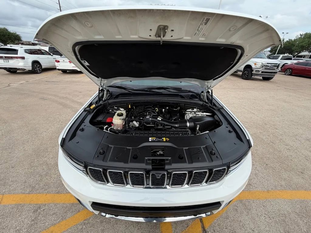 Used 2022 Jeep Grand Cherokee L Limited w/ Luxury Tech Group II AWD/4WD image 5