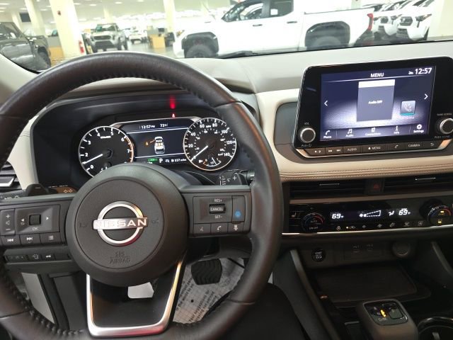 Used 2024 Nissan Rogue SV w/ SV Premium Package FWD image 15