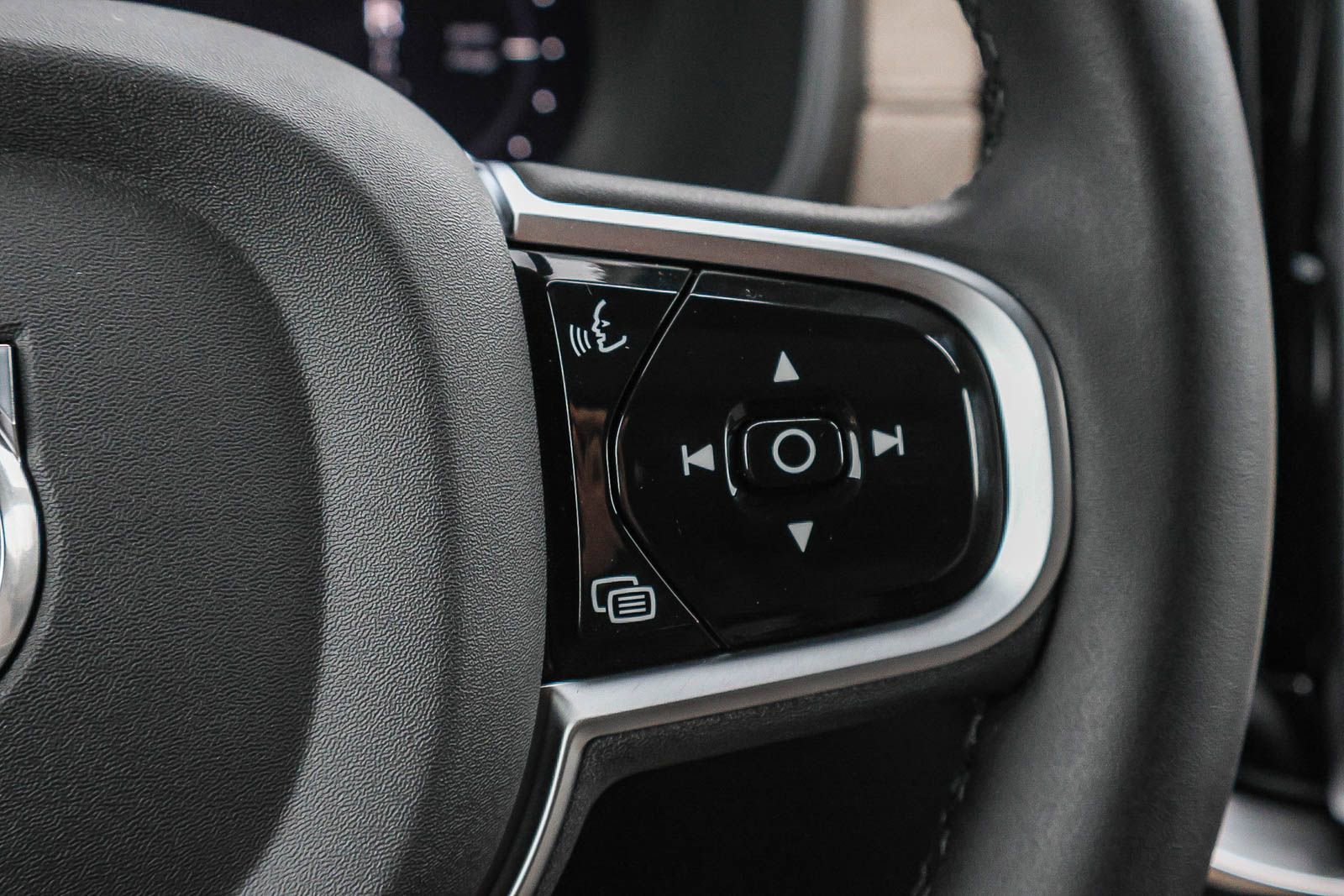 New 2026 Volvo XC90 T8 Plus w/ Protection Package Premier image 37