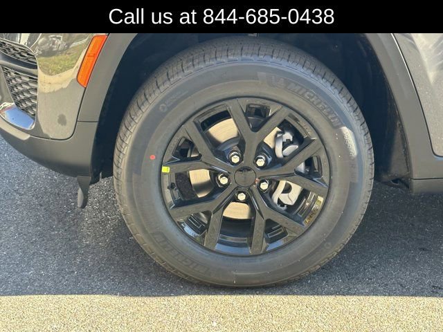 New 2025 Jeep Grand Cherokee Altitude image 5