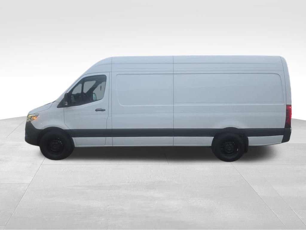 Used 2024 Mercedes-Benz Sprinter 2500 image 2