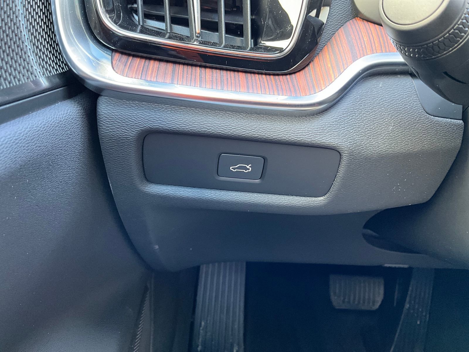 New 2026 Volvo V60 B5 Cross Country Plus w/ Climate Package image 22