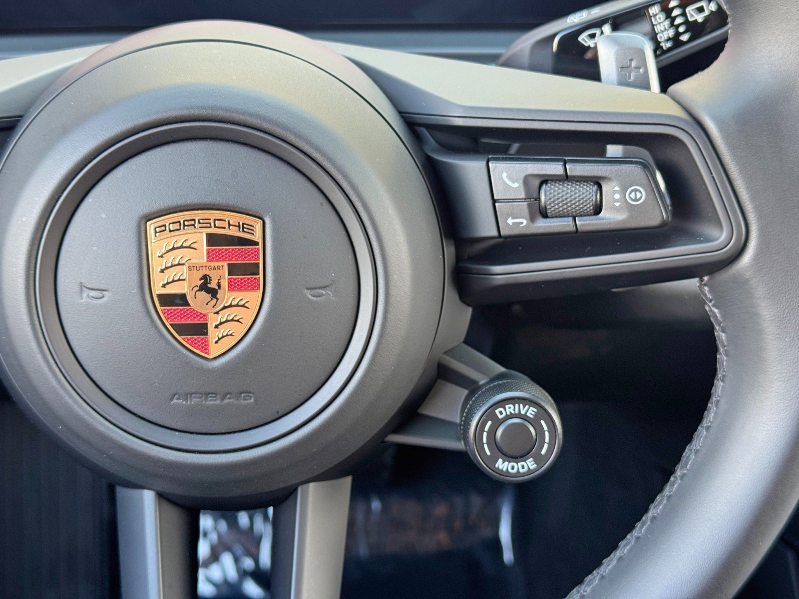 Used 2025 Porsche Cayenne E-Hybrid w/ Premium Package Plus AWD/4WD image 24