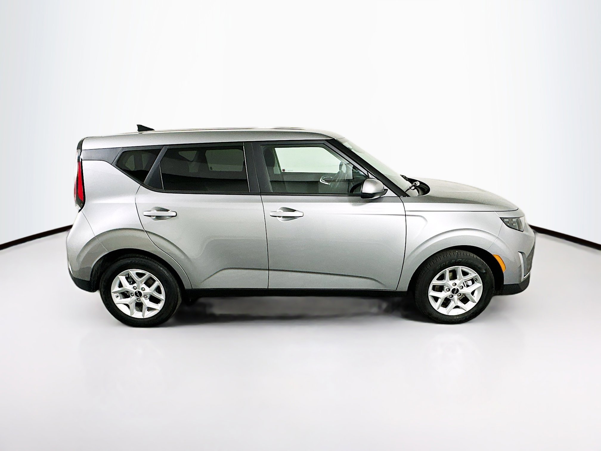 Used 2025 Kia Soul LX w/ LX Technology Package FWD image 10