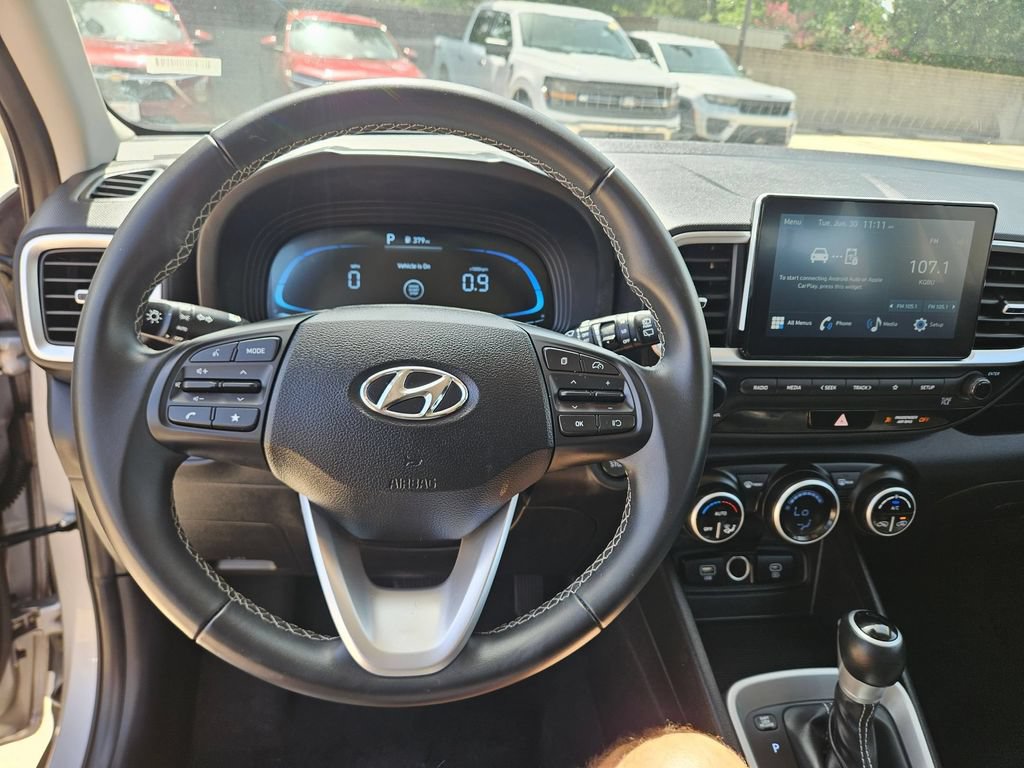 Used 2025 Hyundai Venue SEL FWD image 16