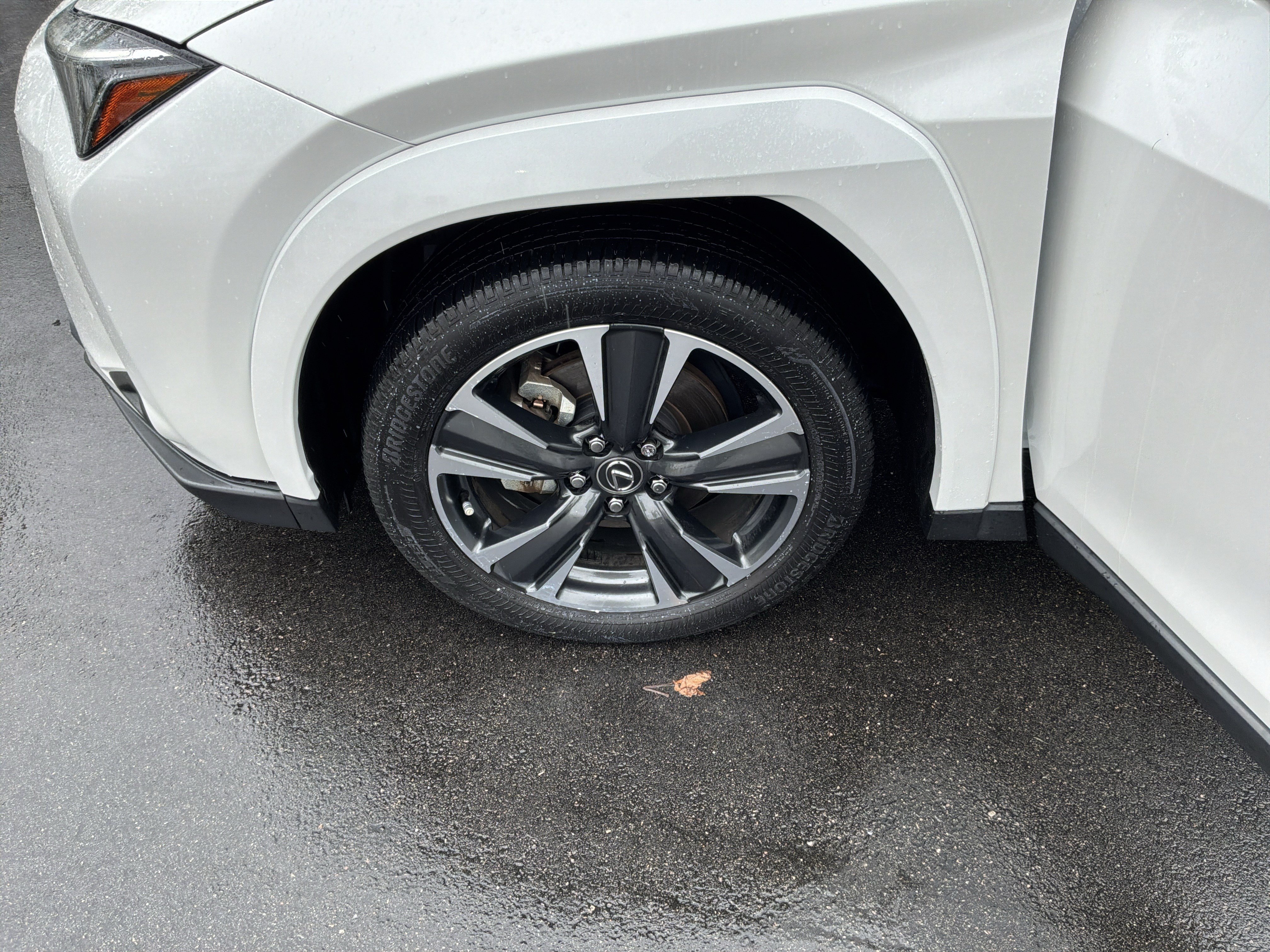 Used 2025 Lexus UX 300h FWD w/ Accessory Package (Z2) image 13