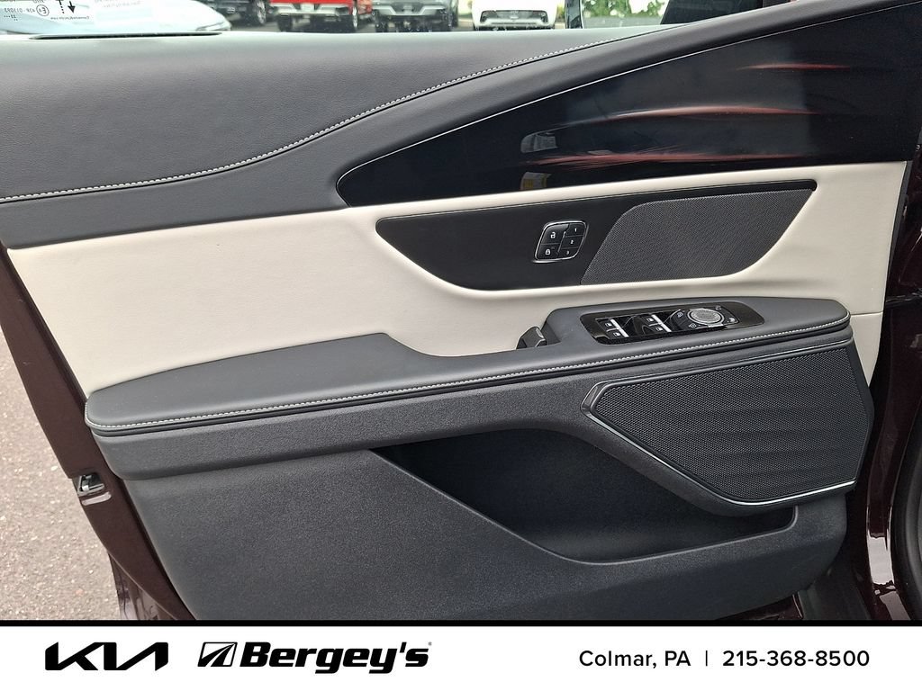 Used 2024 Lincoln Nautilus Premier AWD/4WD image 15