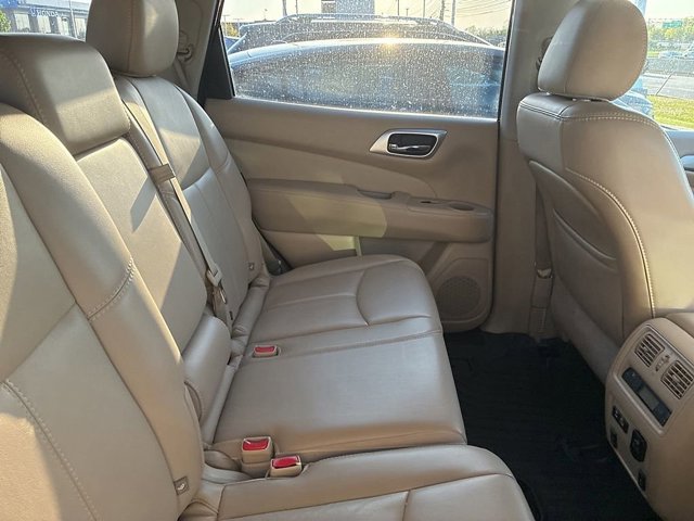 Used 2019 Nissan Pathfinder SL image 7