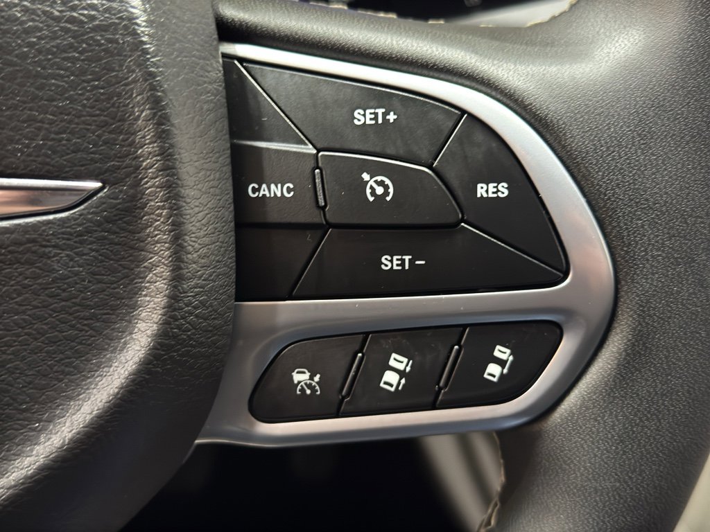 Used 2024 Chrysler Pacifica Touring-L image 26
