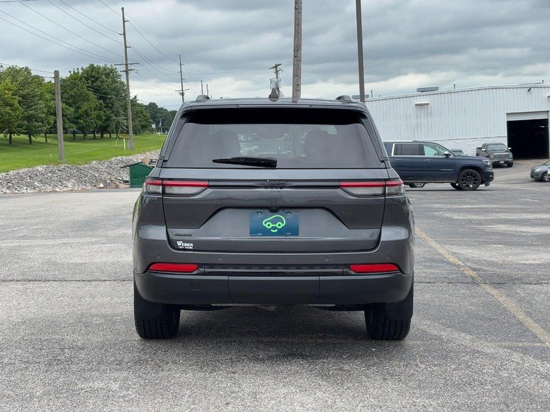 Used 2023 Jeep Grand Cherokee Altitude AWD/4WD image 4