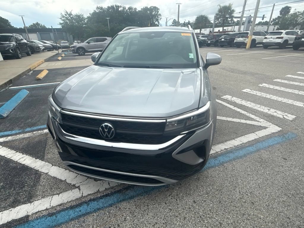 Certified 2023 Volkswagen Taos SE FWD image 5