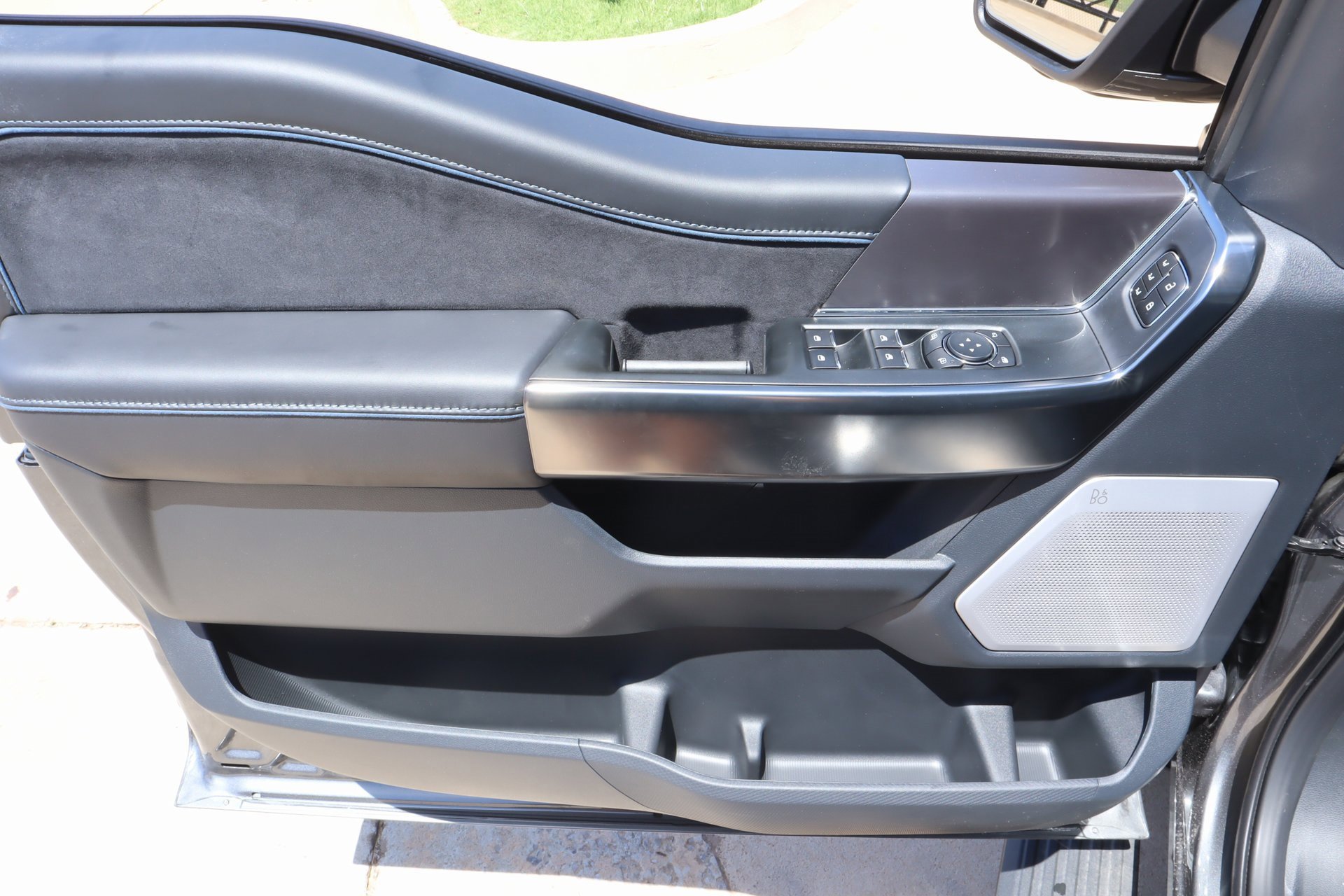 New 2025 Ford F150 Platinum w/ Equipment Group 702A High image 18