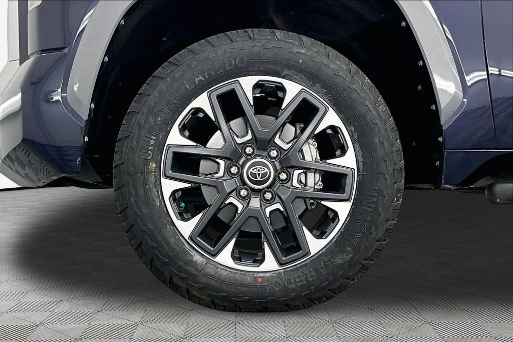 Used 2024 Toyota Tundra Limited AWD/4WD image 9