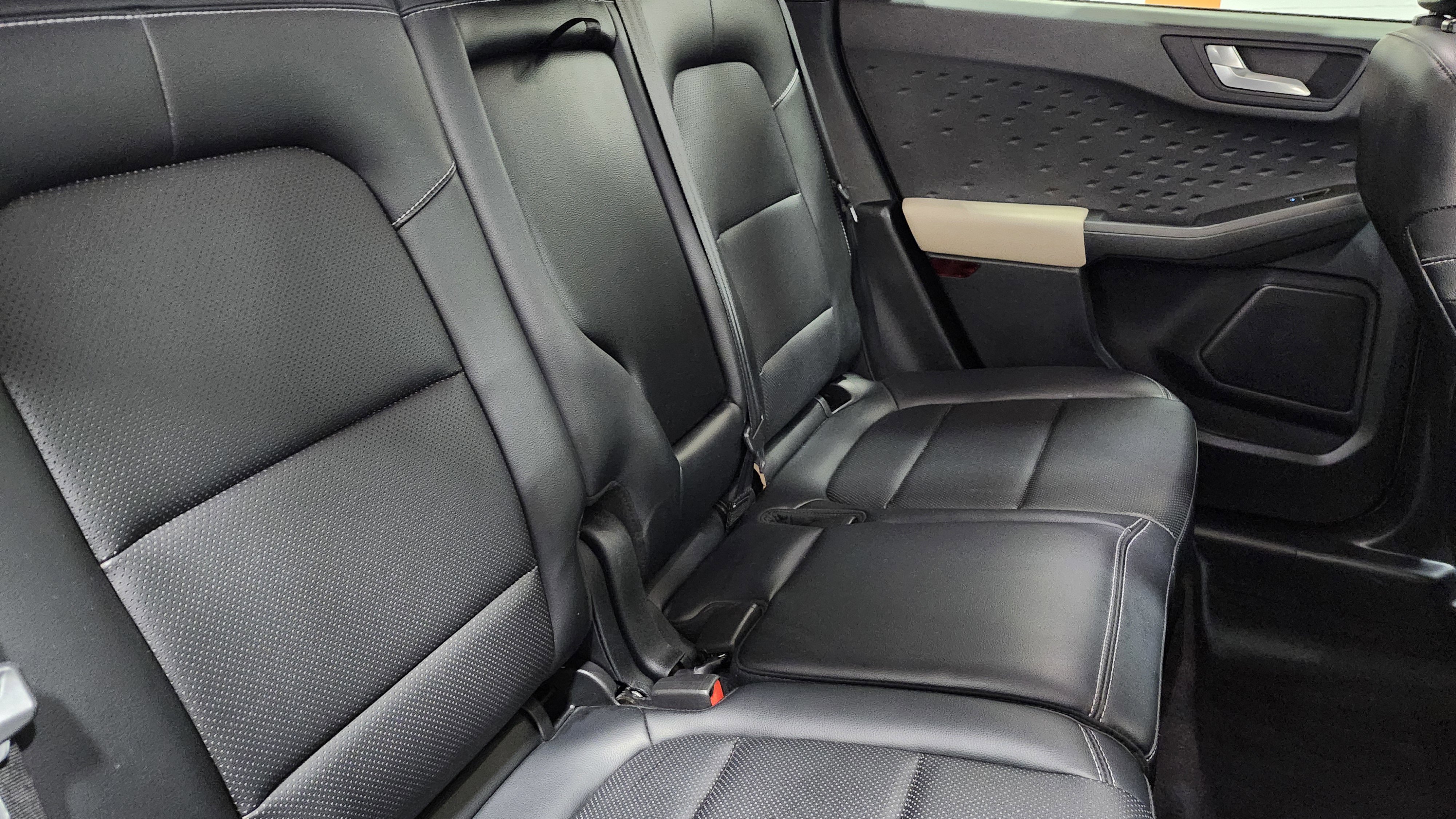 Used 2020 Ford Escape Titanium image 20