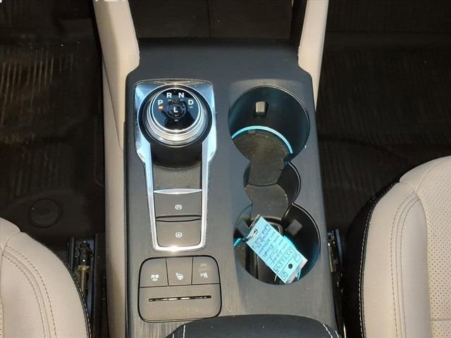 Used 2020 Ford Escape Titanium image 16