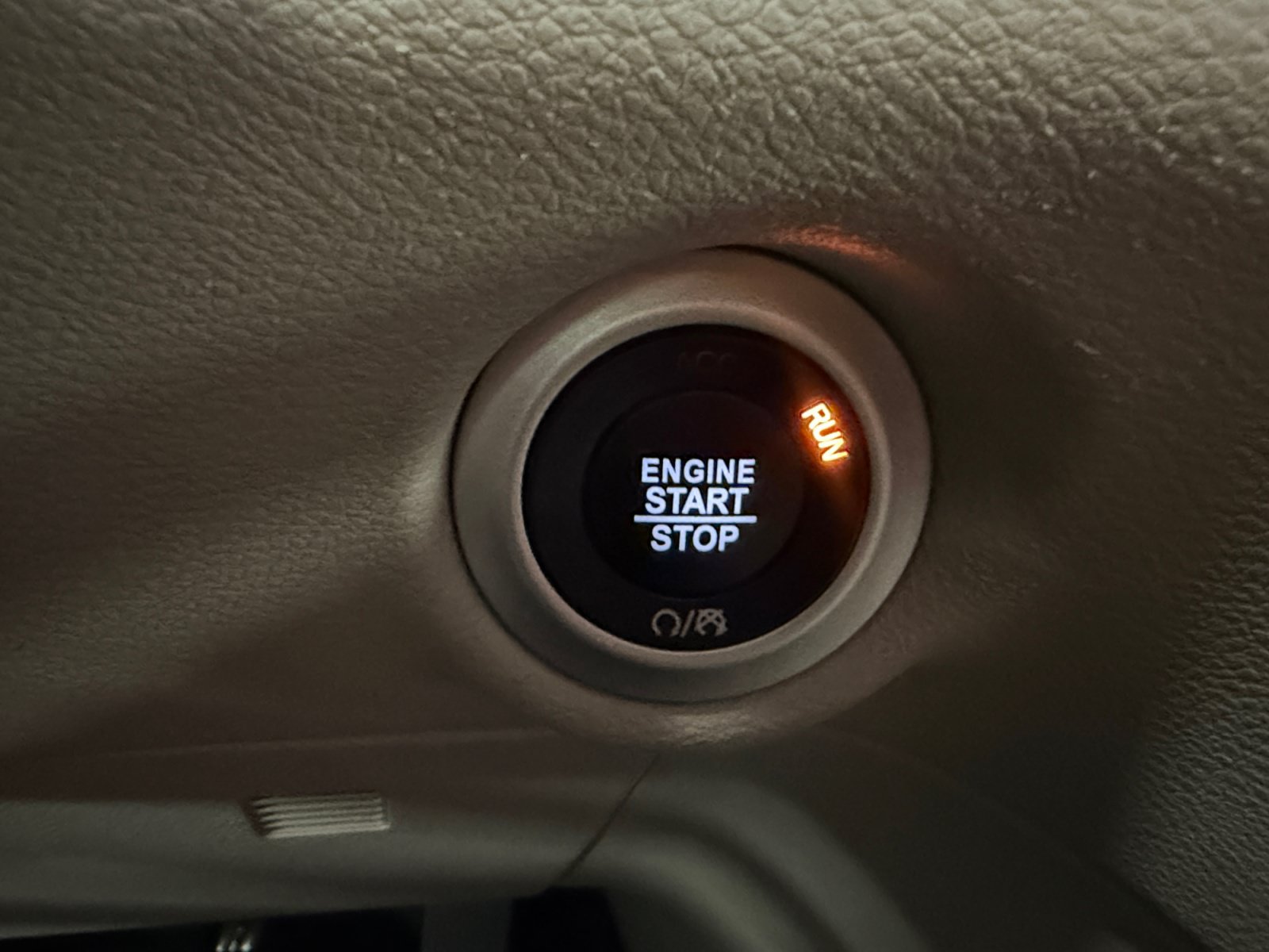 Used 2024 Chrysler Pacifica Touring-L FWD image 41