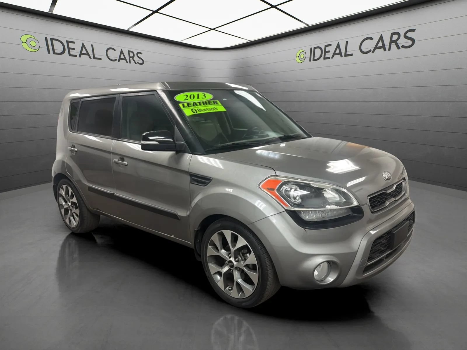 Used 2013 Kia Soul ! w/ Premium Pkg FWD image 3