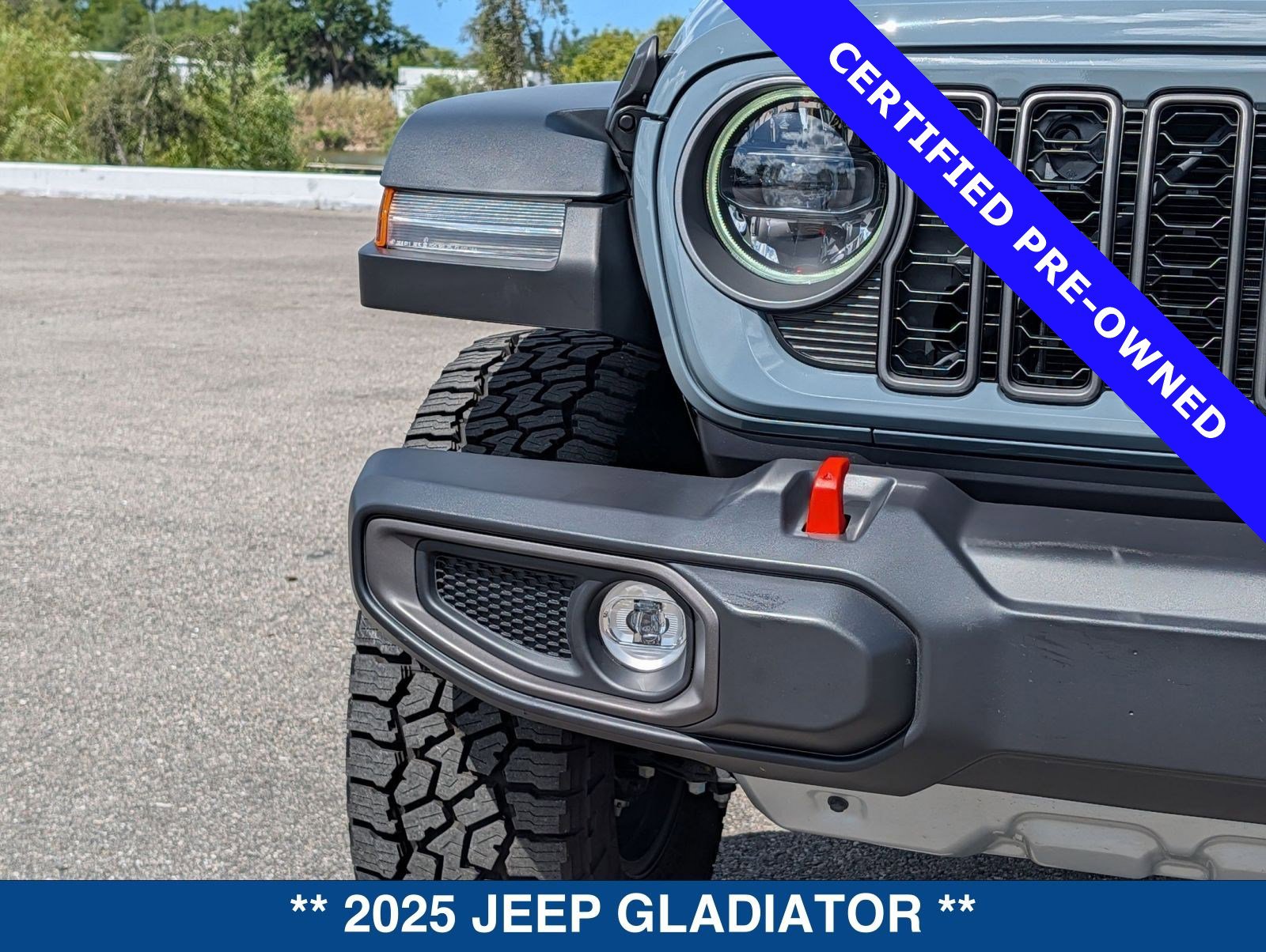Used 2025 Jeep Gladiator Mojave w/ Safety Group image 9