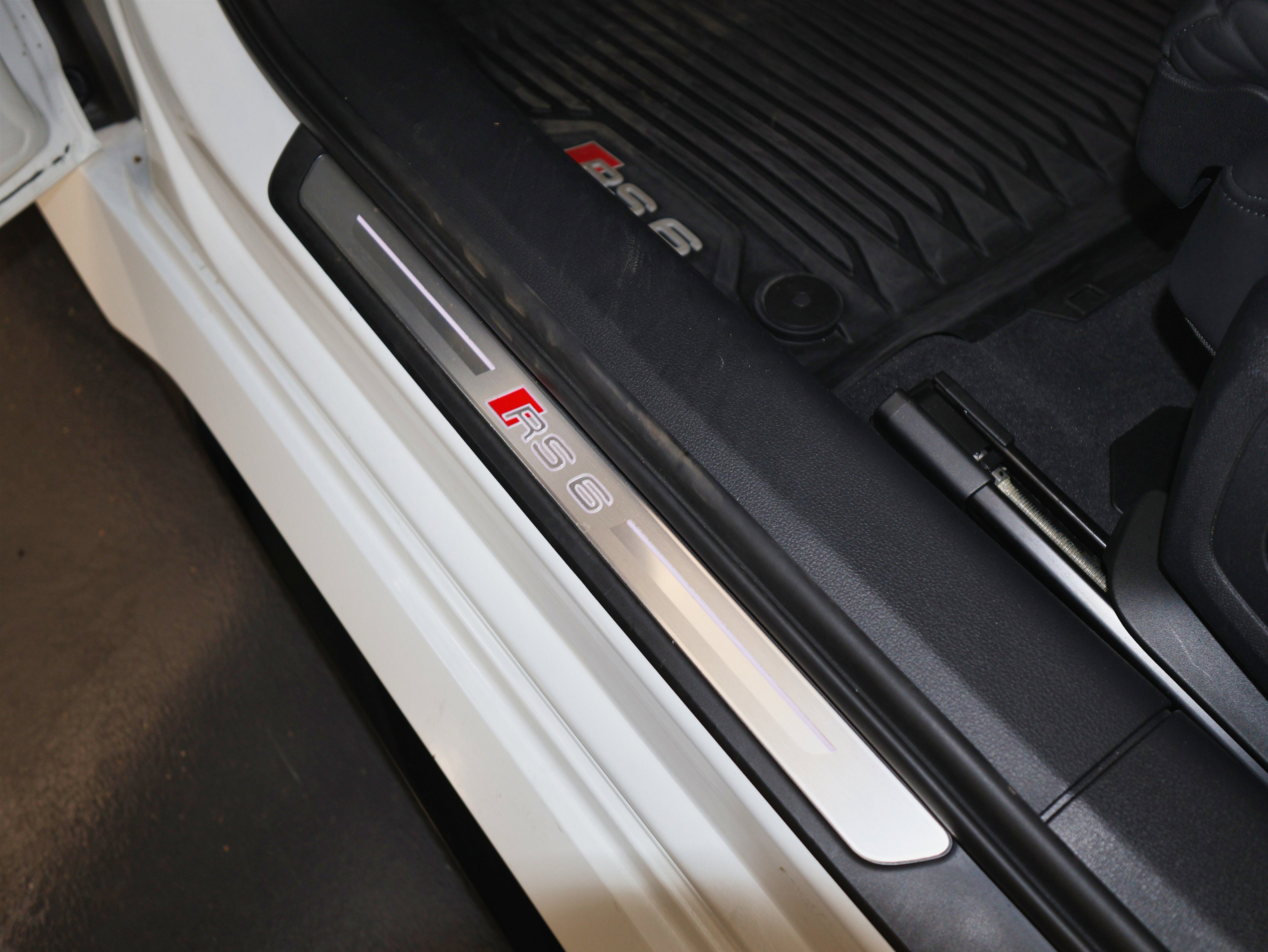 Used 2021 Audi RS 6 w/ Executive Package image 23