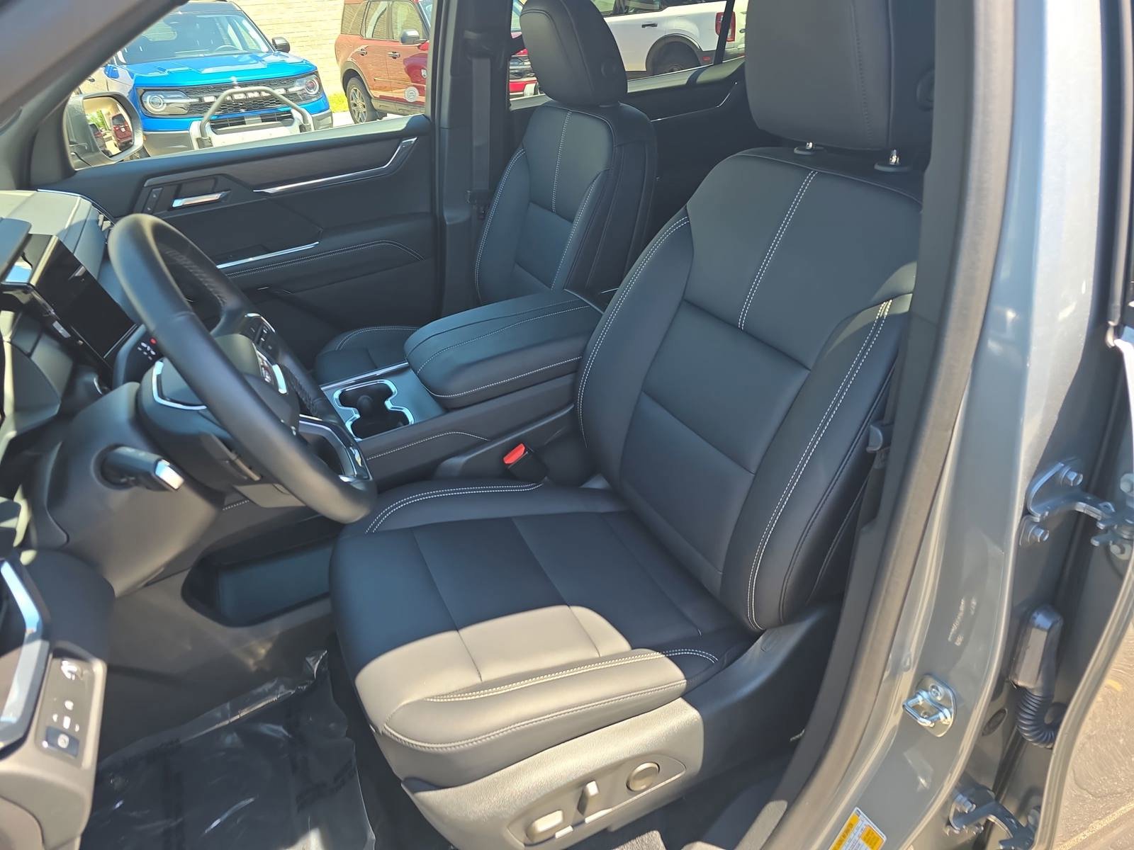 Used 2024 GMC Acadia Elevation w/ Black Edition FWD image 17