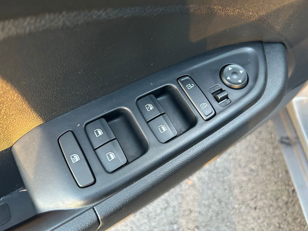 Certified 2025 Hyundai Venue SEL image 23