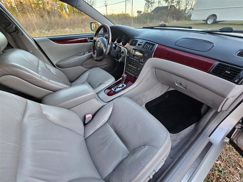 Used 2004 Lexus ES 330 image 9