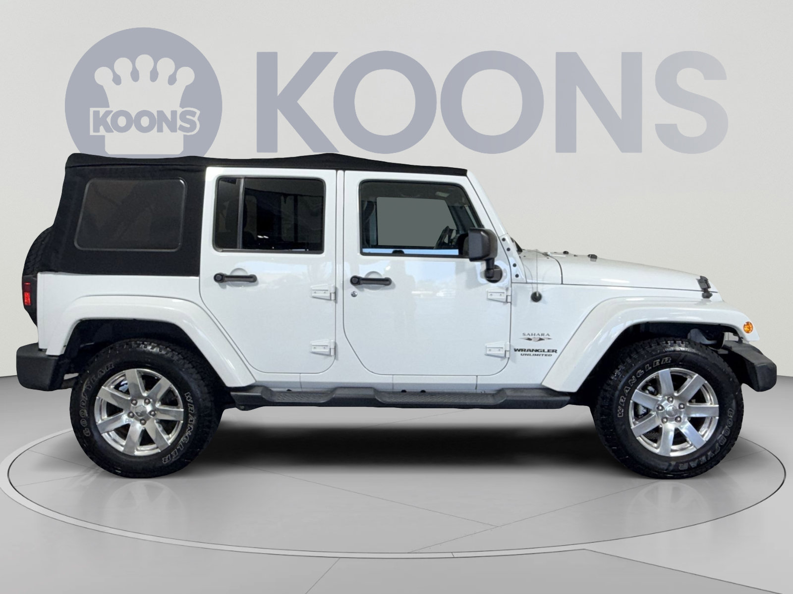 Used 2016 Jeep Wrangler Unlimited Sahara w/ Dual Top Group AWD/4WD image 8