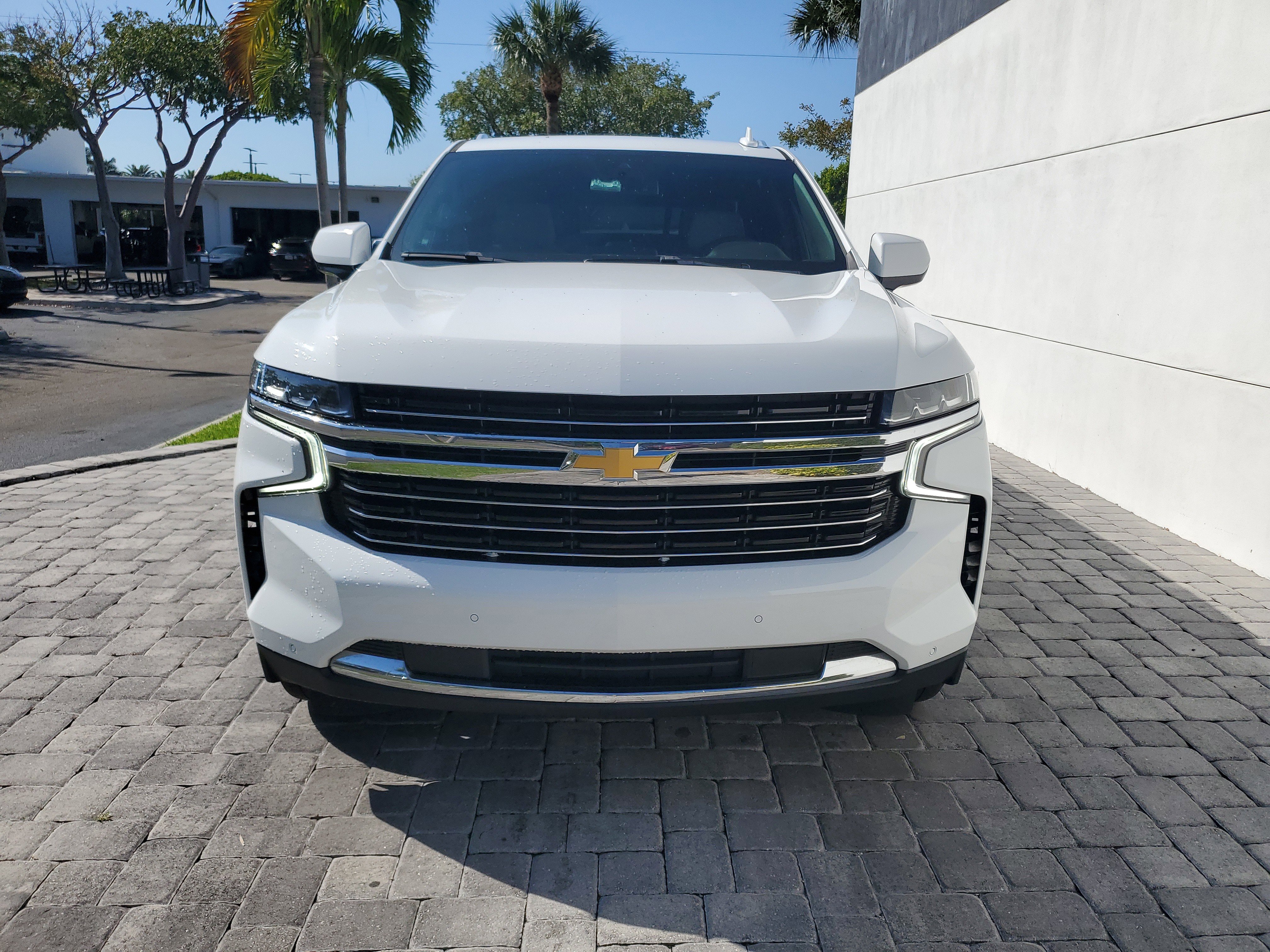 Used 2023 Chevrolet Suburban LT image 2