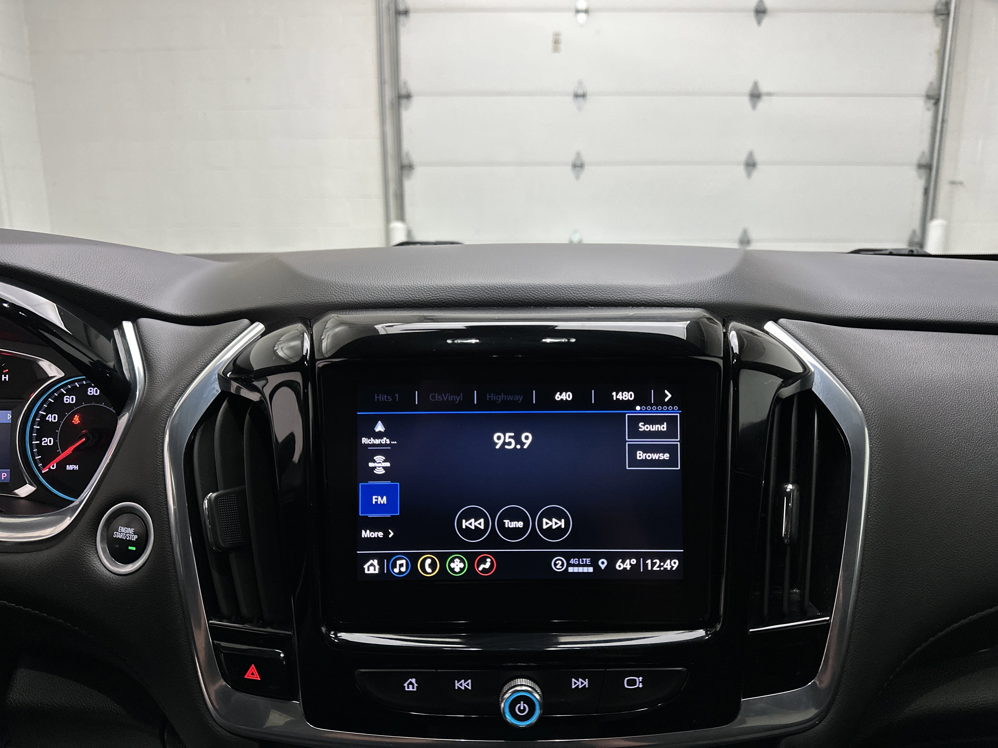Used 2022 Chevrolet Traverse LT image 35