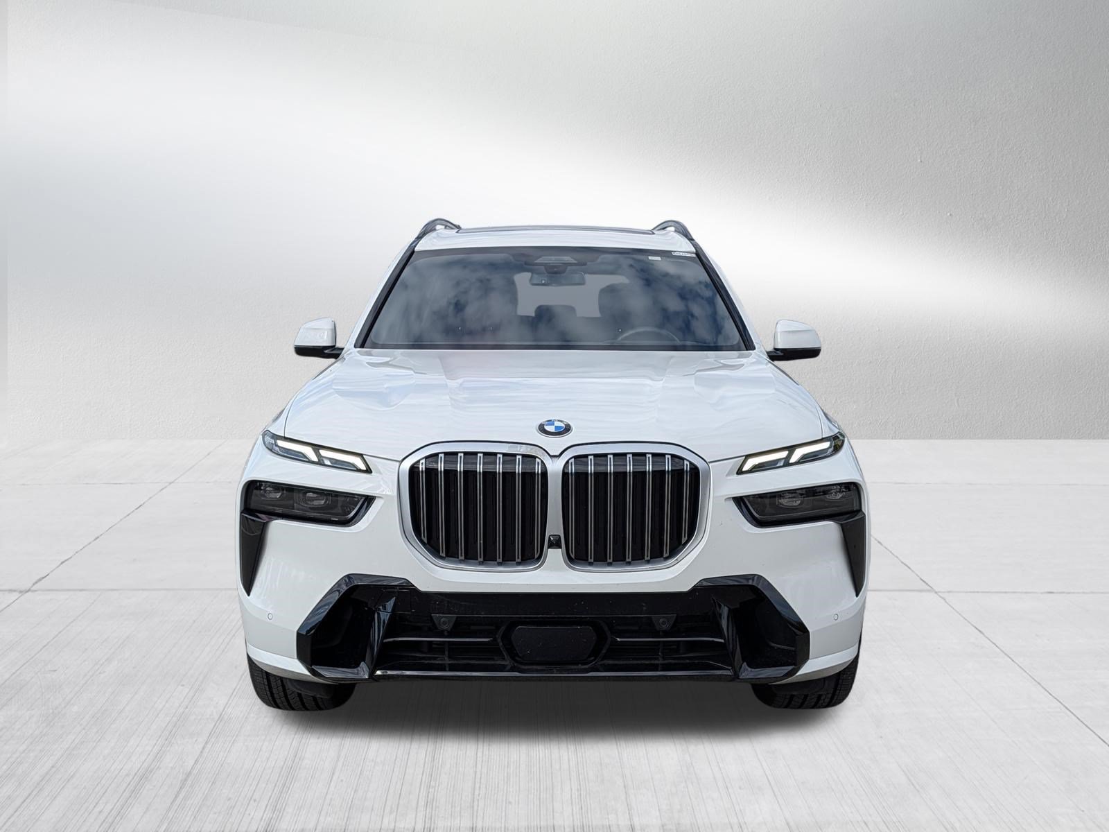 Certified 2026 BMW X7 xDrive40i w/ M Sport Package AWD/4WD image 2
