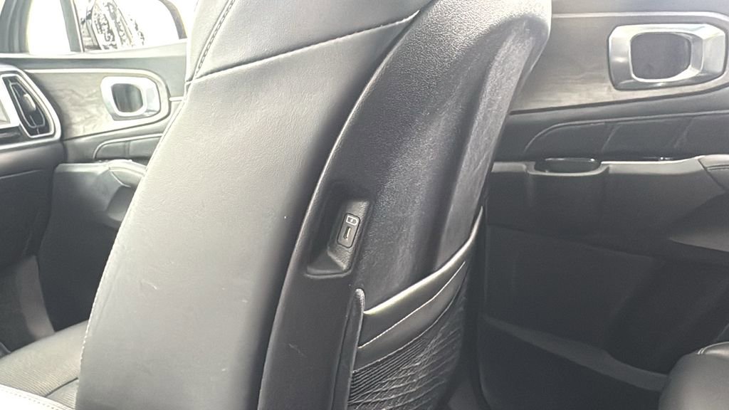 Used 2025 Kia Sorento SX image 39