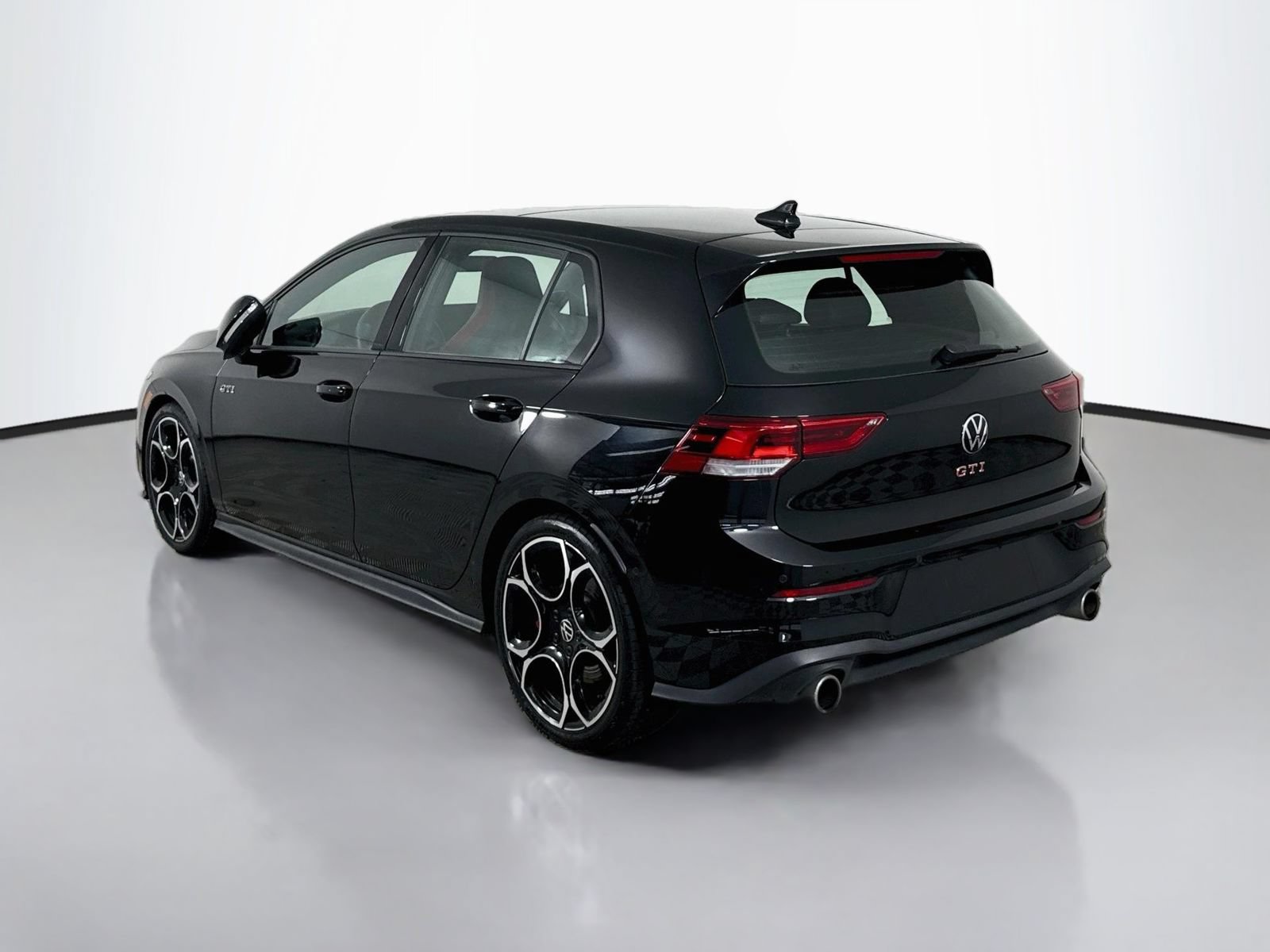 Certified 2025 Volkswagen GTI Autobahn FWD image 3