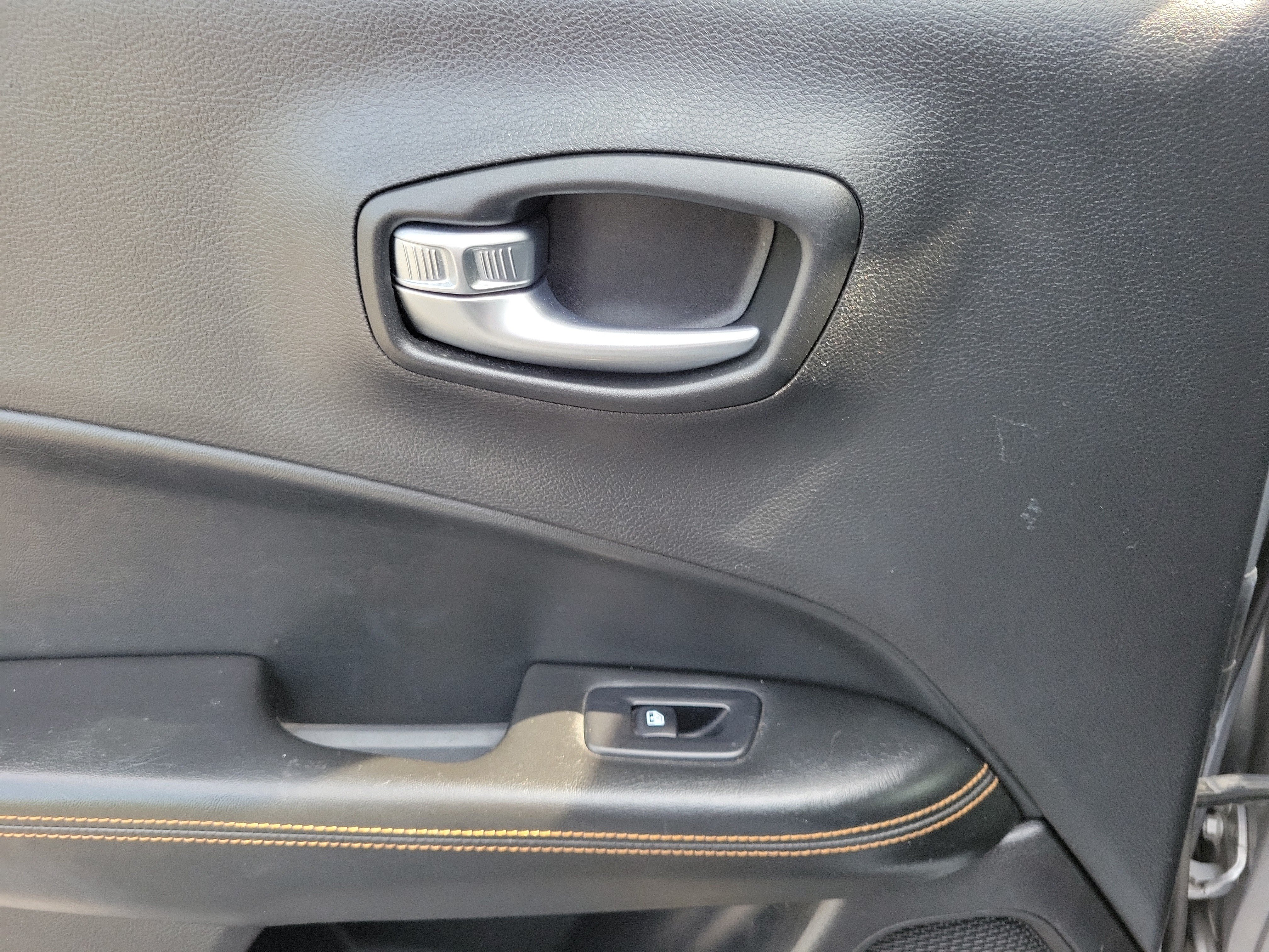 Used 2019 Jeep Compass Limited AWD/4WD image 12
