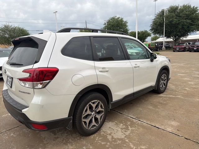 Used 2020 Subaru Forester Premium AWD/4WD image 5