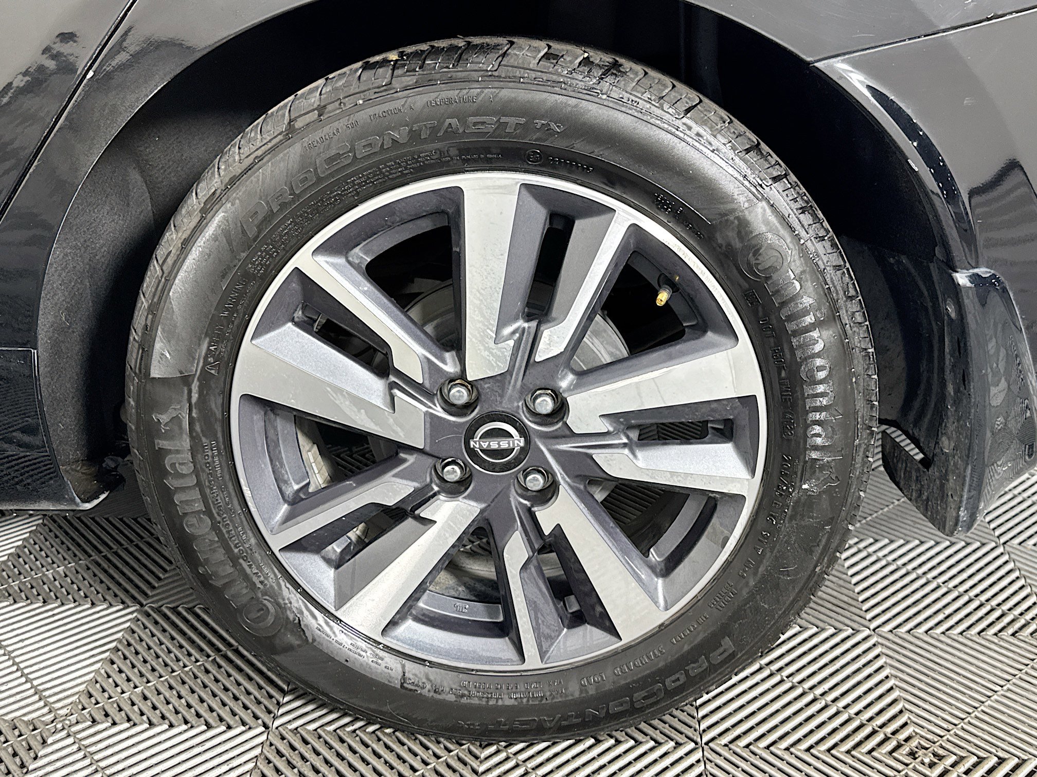 Used 2024 Nissan Versa S w/ S Plus Package image 33