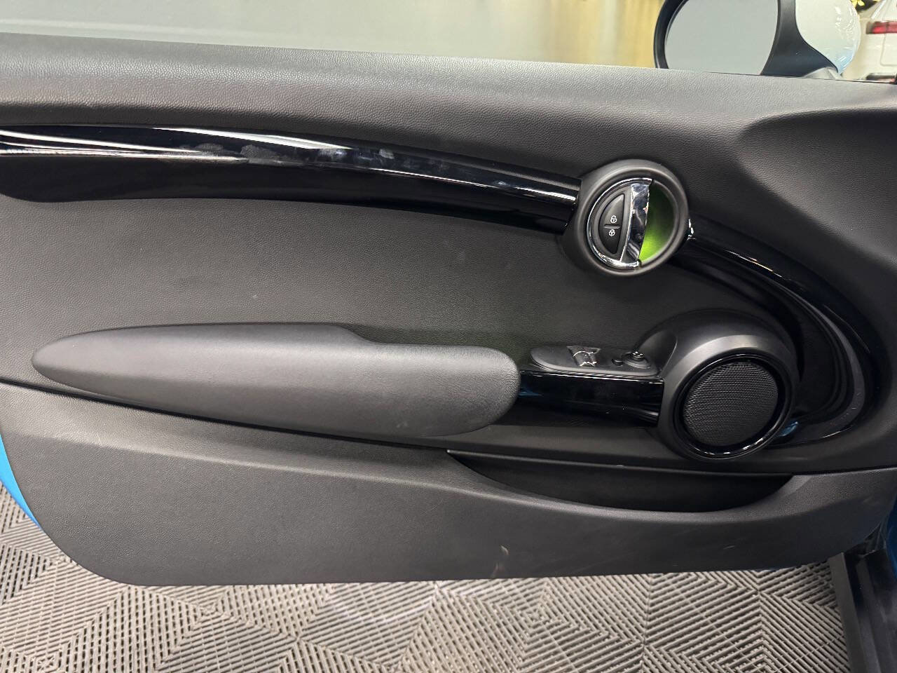 Used 2019 MINI Cooper S w/ Signature Upholstery Package image 39