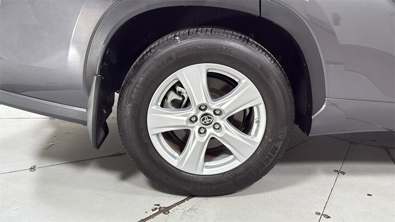 Certified 2024 Toyota Highlander LE image 23