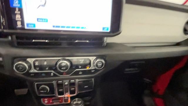 Used 2024 Jeep Wrangler Unlimited AWD/4WD image 36