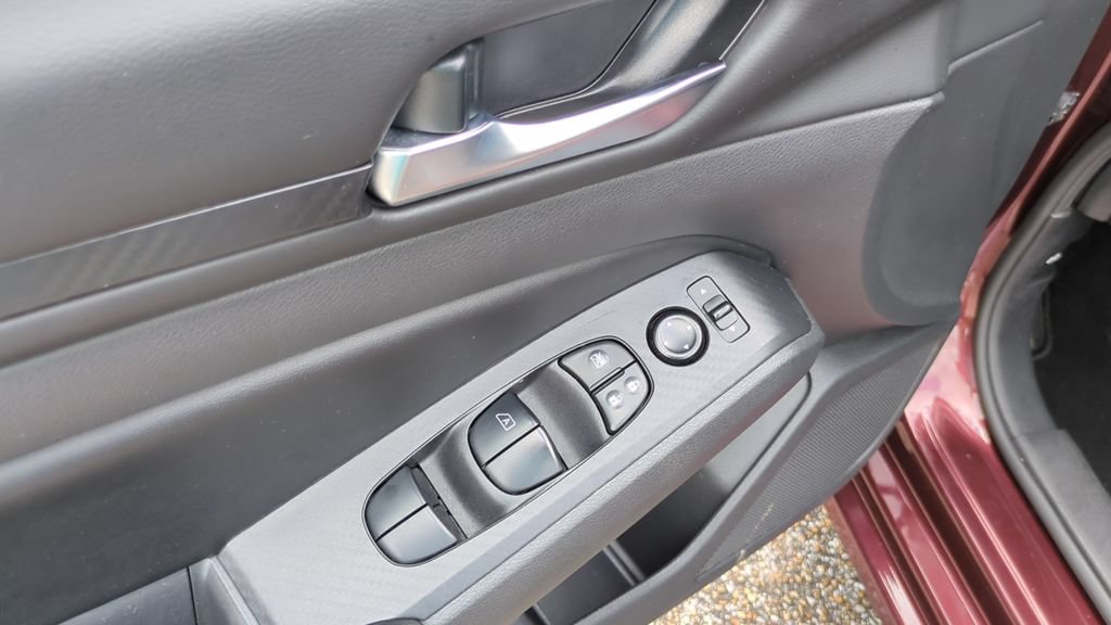 Used 2024 Nissan Altima 2.5 SV FWD image 13