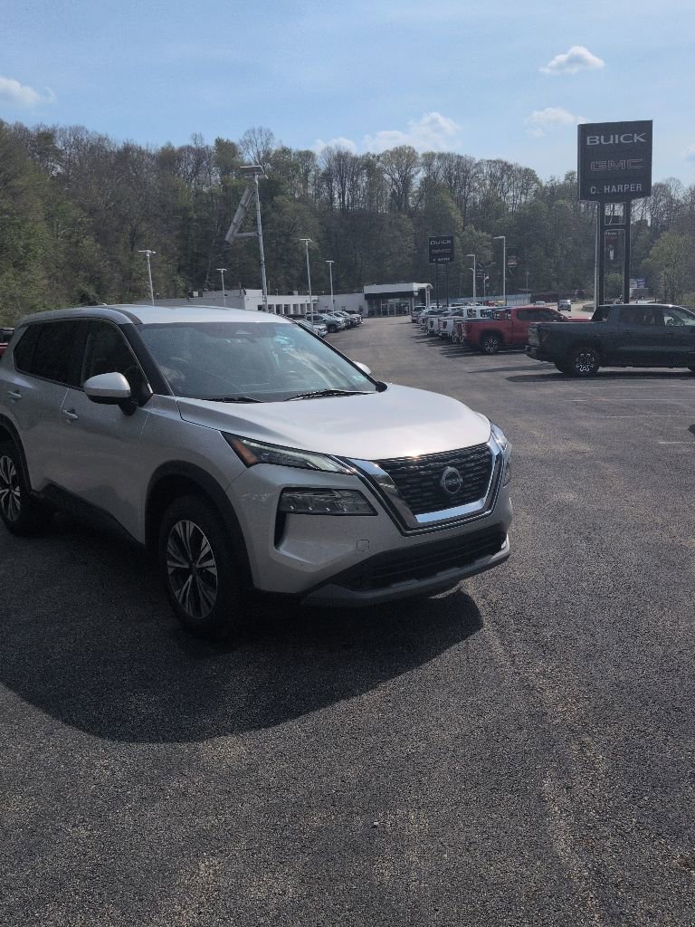Used 2023 Nissan Rogue SV AWD/4WD image 2