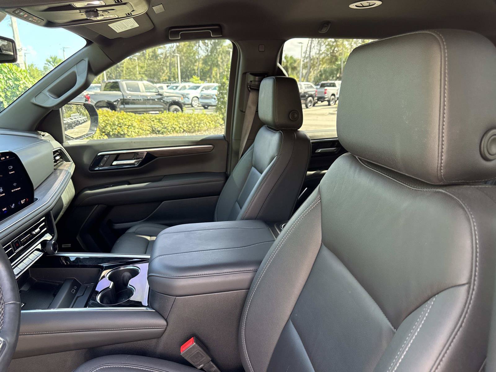 Used 2025 Chevrolet Tahoe Z71 w/ Comfort Package AWD/4WD image 21