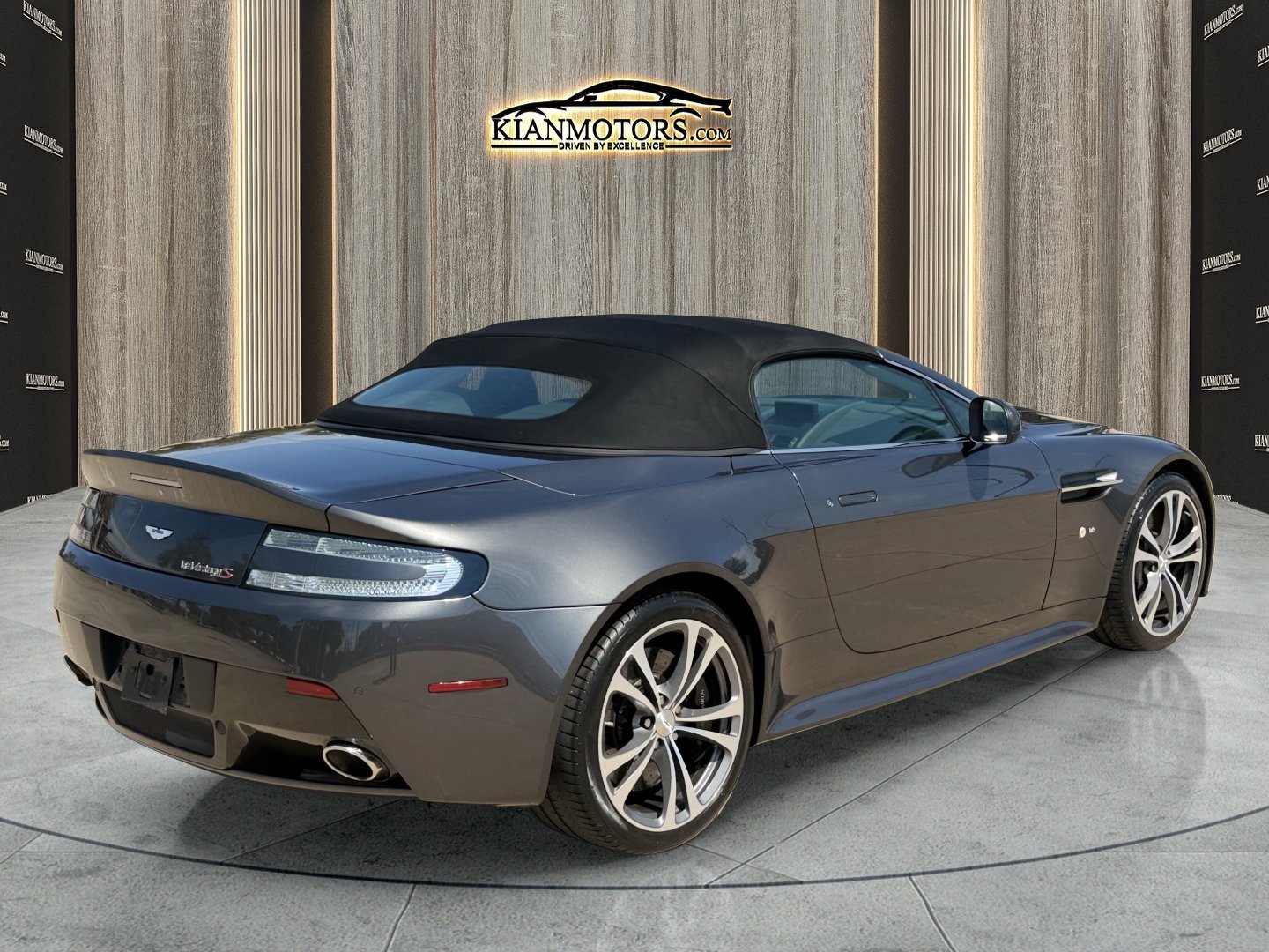 Used 2015 Aston Martin V12 Vantage S RWD image 8