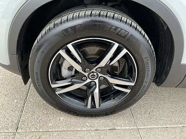 Certified 2025 Volvo XC40 B5 Core image 13