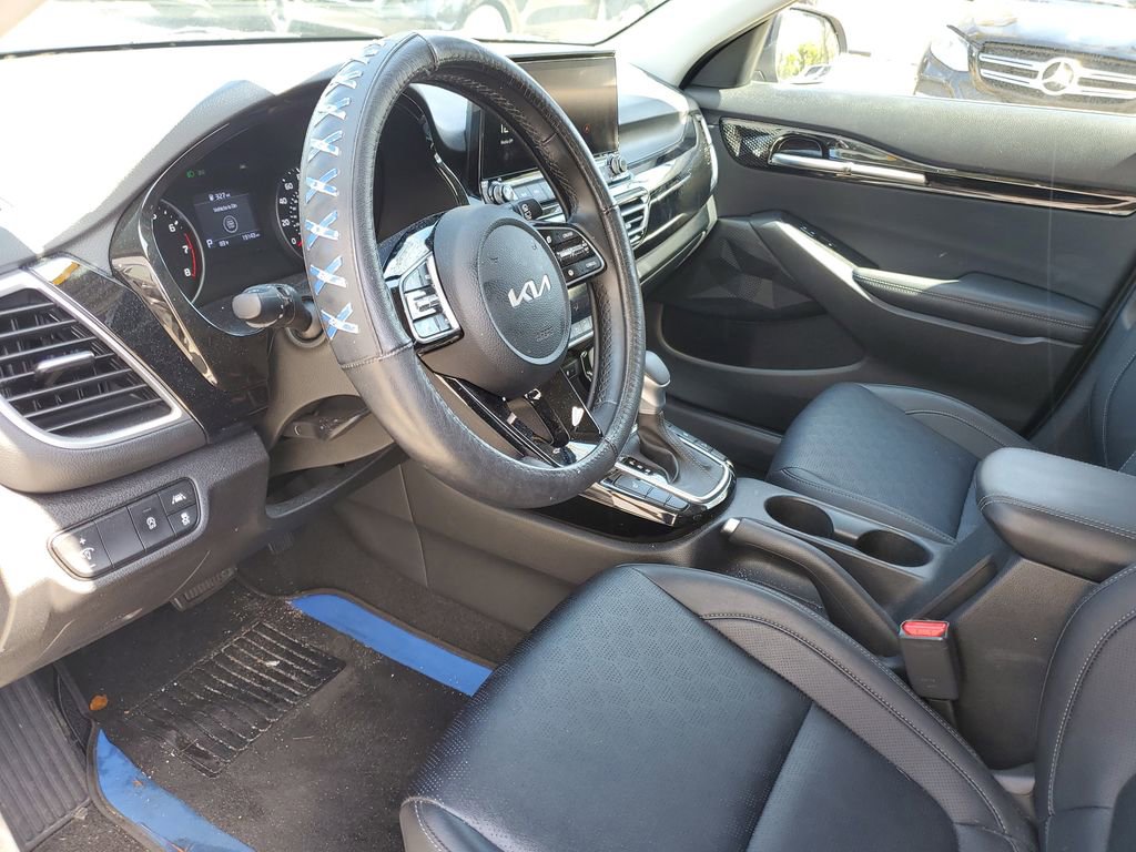 Certified 2023 Kia Seltos EX image 17