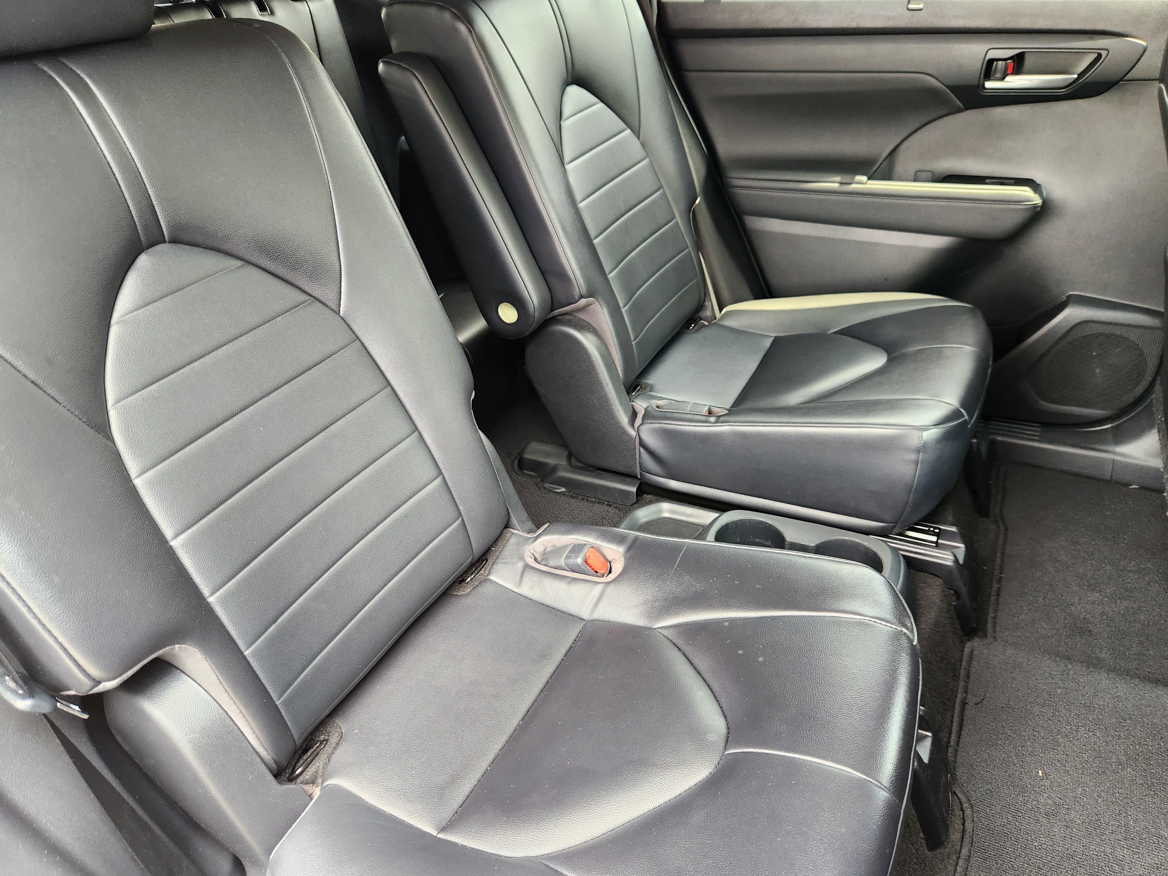 Used 2023 Toyota Highlander XLE AWD/4WD image 17
